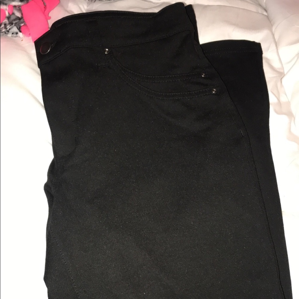 Time & Tru Stretch Pants